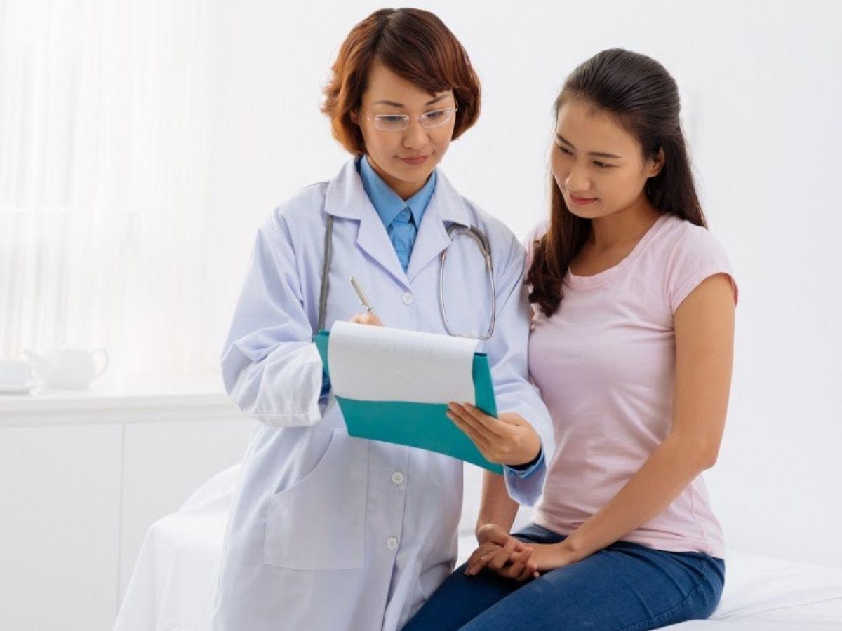 Trước khi bắt đầu tập yoga nên tham khảo ý kiến bác sĩ để xác định xem yoga có phù hợp không