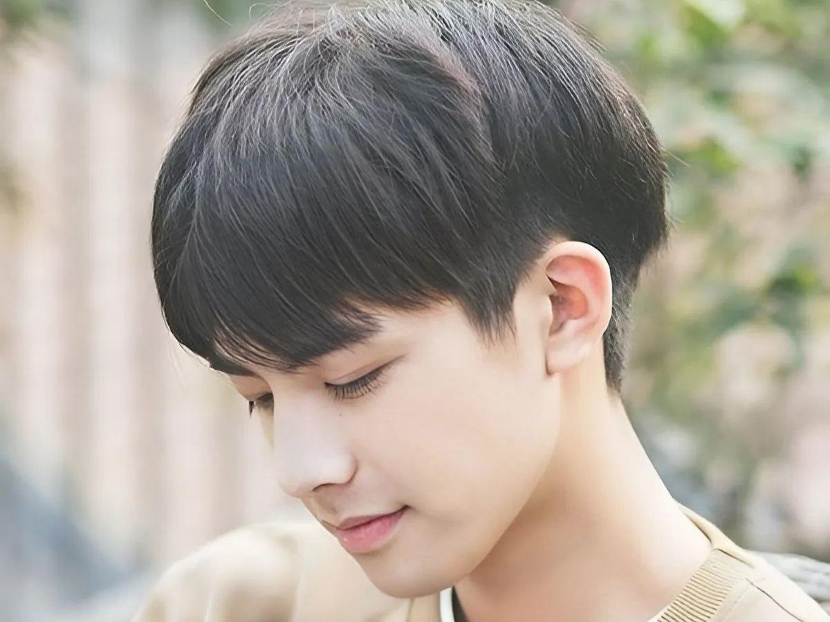 Màu đen nâu