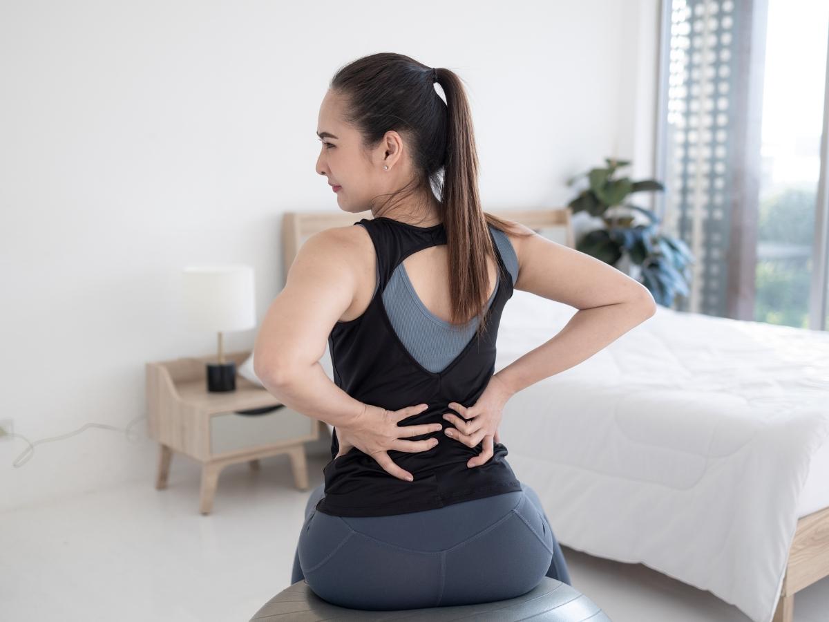 Nếu bạn có tiền sử vấn đề về cột sống, hãy tham khảo ý kiến bác sĩ trước khi bắt đầu tập Pilates