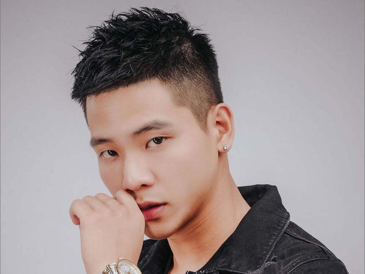 Kiểu tóc mohican uốn xoăn con sâu nam