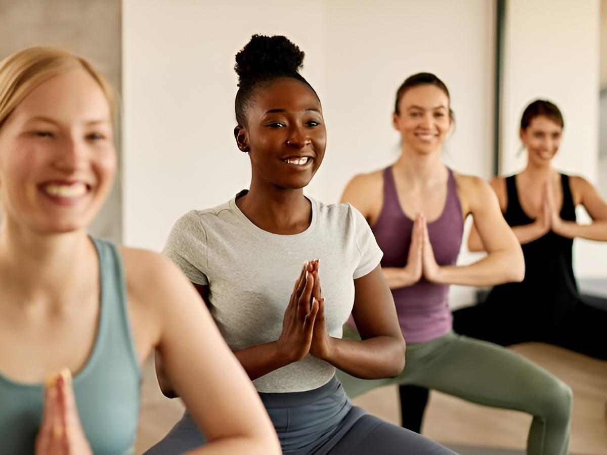 Yoga cười cũng mang lại lợi ích về thể chất