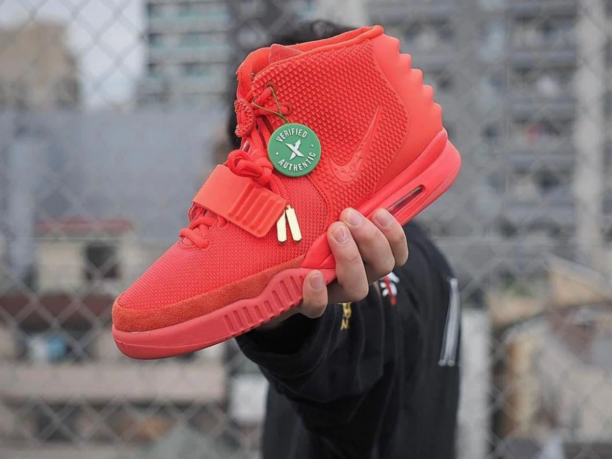 Giày Nike Air Yeezy II SP Red October