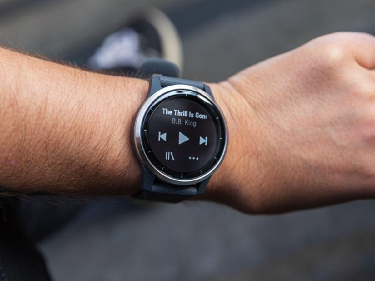 Garmin Vivoactive 4 - một trong những đồng hồ bơi lội tốt nhất hiện nay
