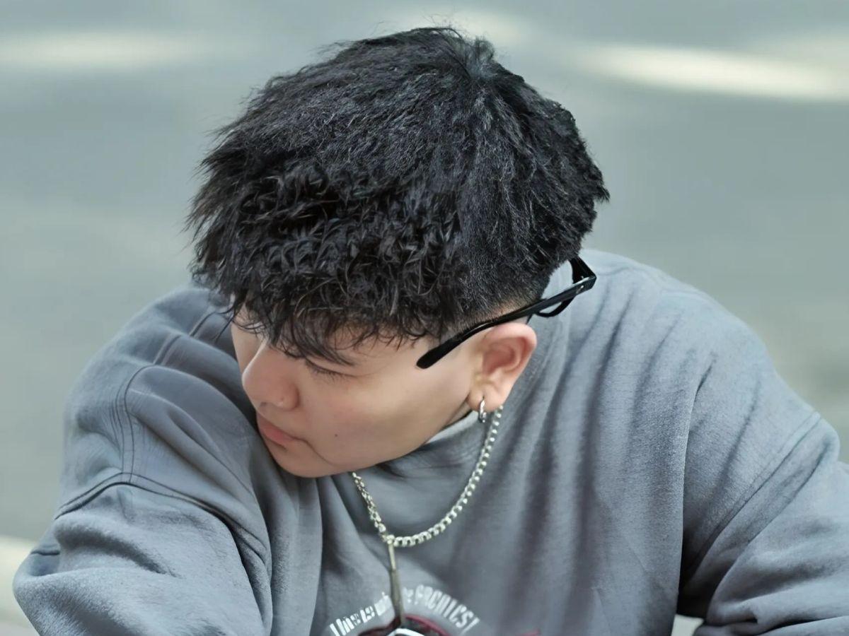 Kiểu tóc mullet uốn con sâu nam
