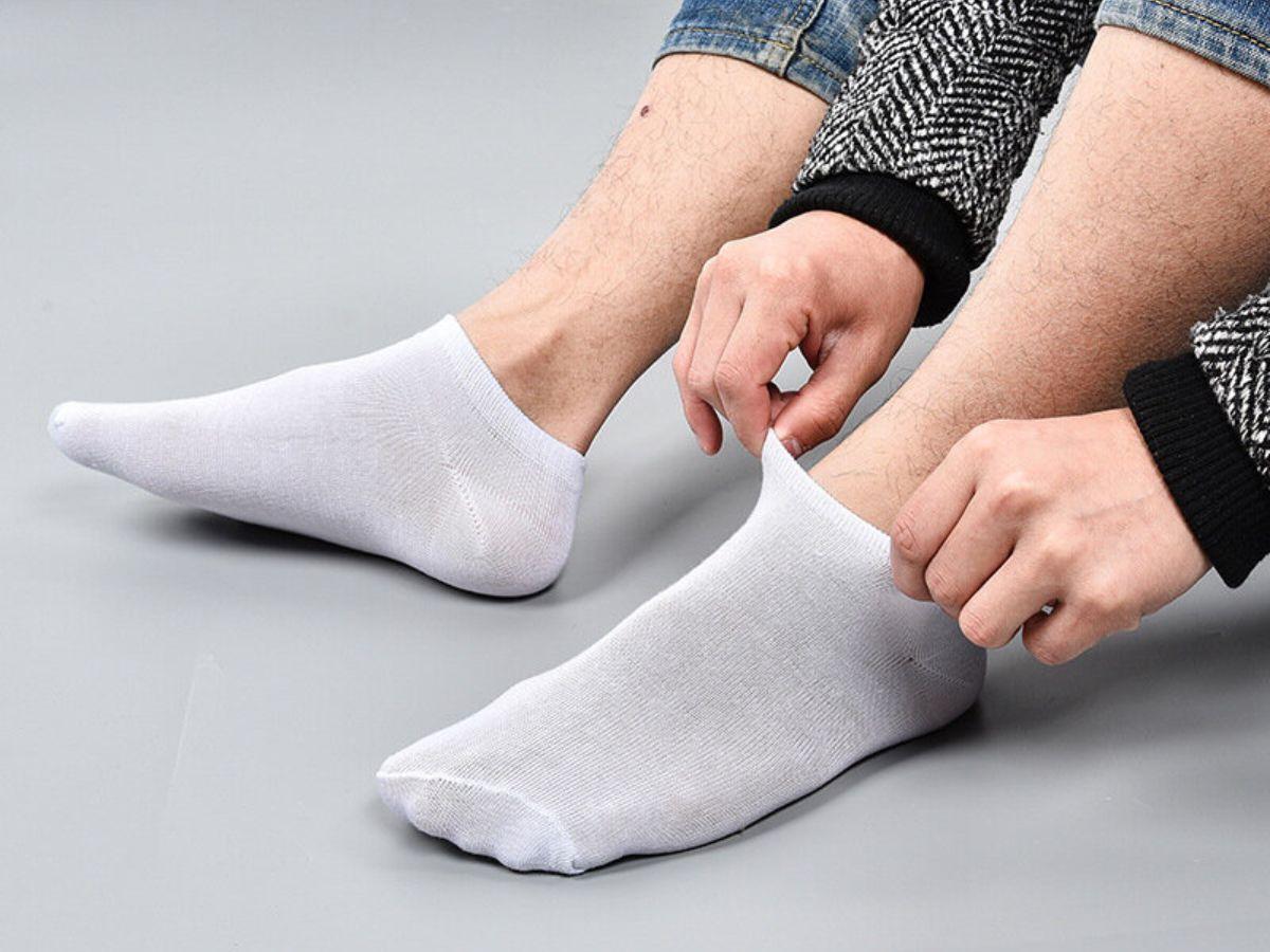 Một đôi tất tốt không cần quá dày đến mức bí bách, cũng không nên quá mỏng dễ rách