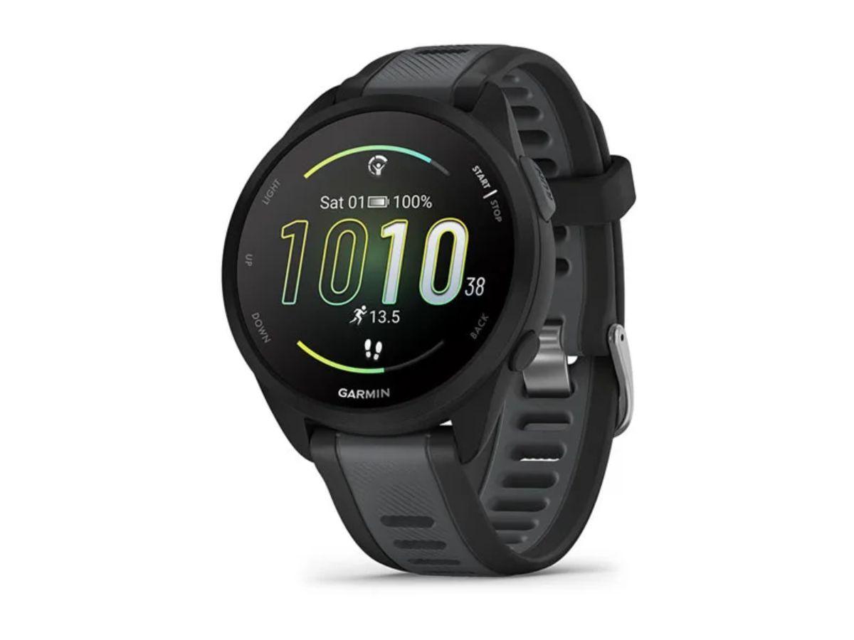 Garmin Forerunner 165 - một trong những đồng hồ bơi lội tốt nhất hiện nay