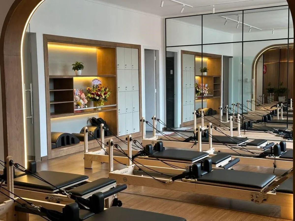 Các lớp Pilates được thiết kế giúp bạn dễ dàng tiếp cận và làm quen với bộ môn này