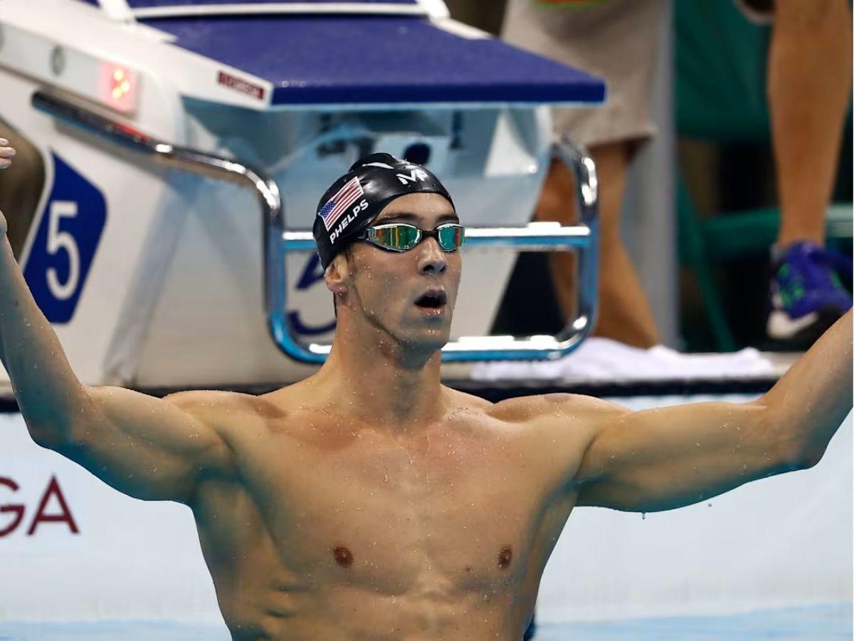 Michael Phelps cựu vận động viên bơi lội chuyên nghiệp người Mỹ, đã đạt kỷ lục thế giới 7 lần