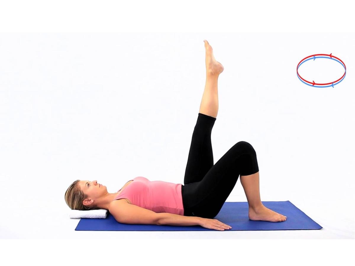 Leg Circles giúp tăng cường sức mạnh cơ bụng, cải thiện khả năng kiểm soát cơ thể