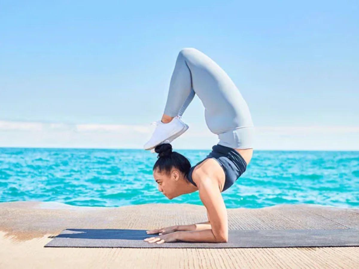 Tư thế bọ cạp trong yoga là một động tác khó, do đó cần chú ý đến an toàn