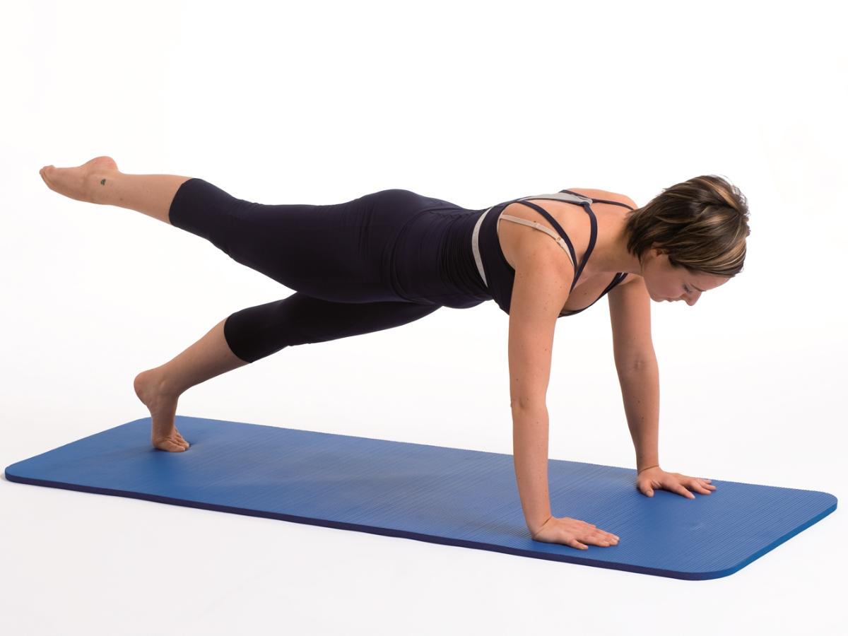 Leg Pull Front giúp tăng cường cơ bụng, cải thiện sự cân bằng và nâng cao sức mạnh cơ cốt lõi