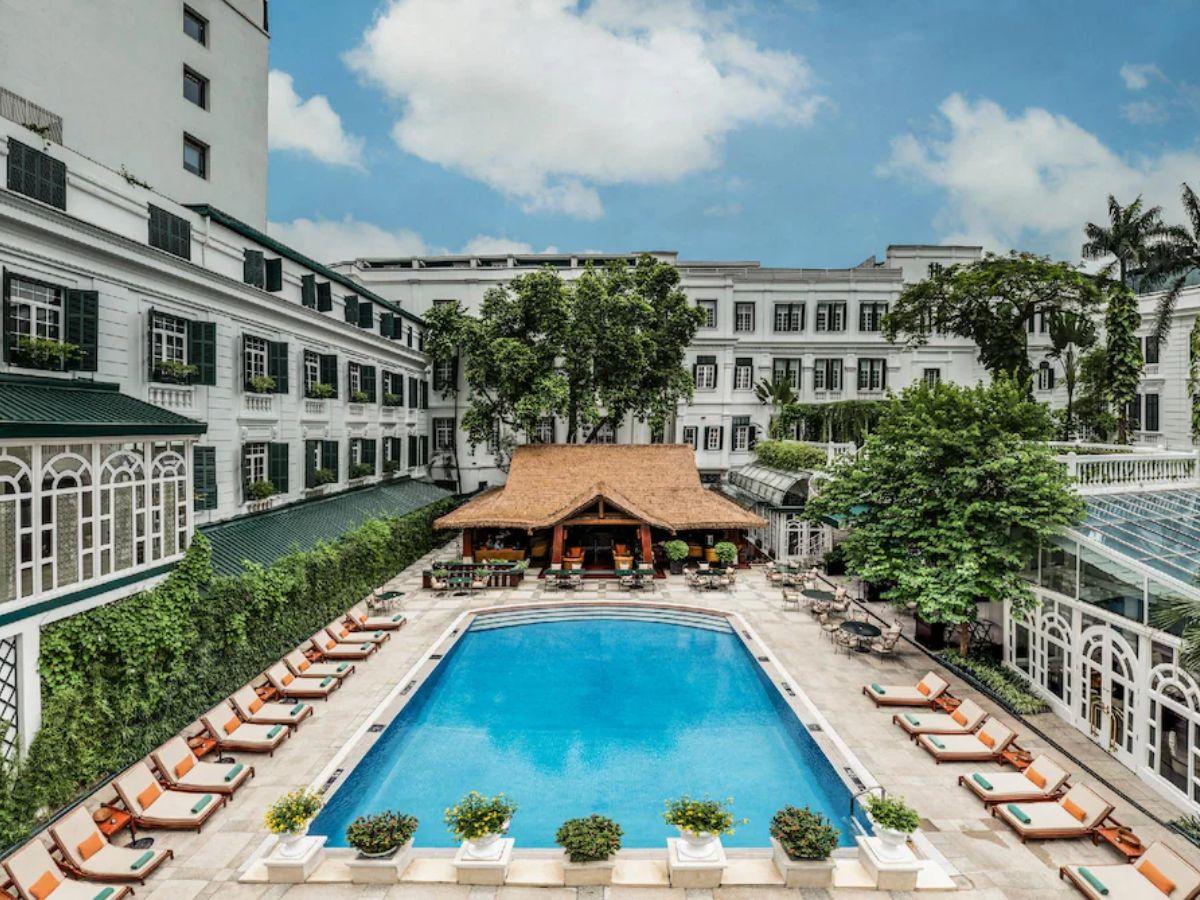 Hồ bơi tại Sofitel cũng là một cực phẩm, mang đến những trải nghiệm thú vị cho du khách