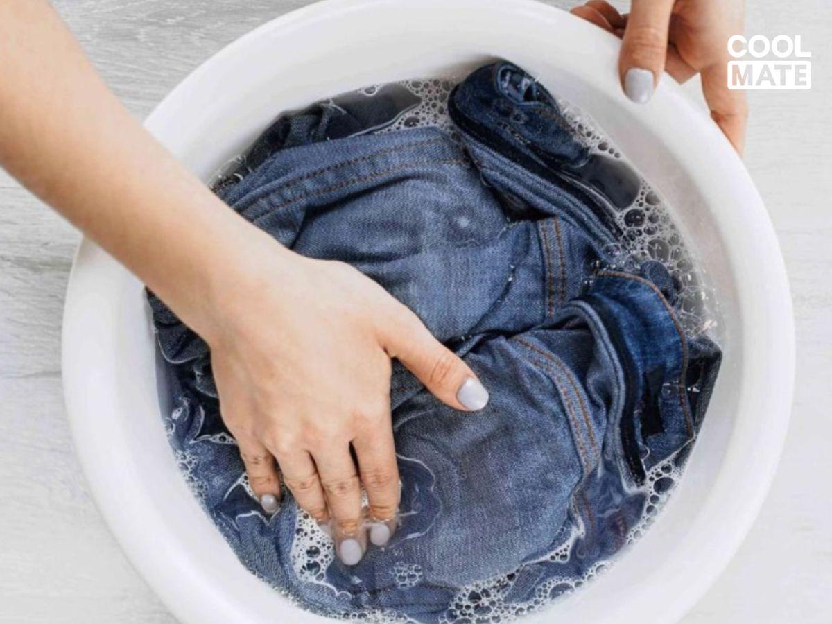 Nên giặt quần jeans càng ít càng tốt và hợp lý