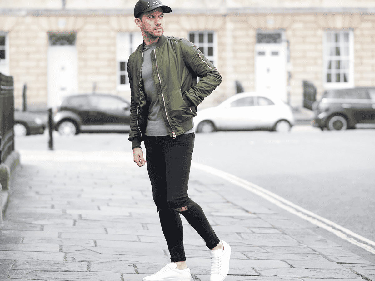 Kết hợp cùng sneakers trắng, kính râm da sẽ tạo điểm nhấn hoàn hảo cho outfit