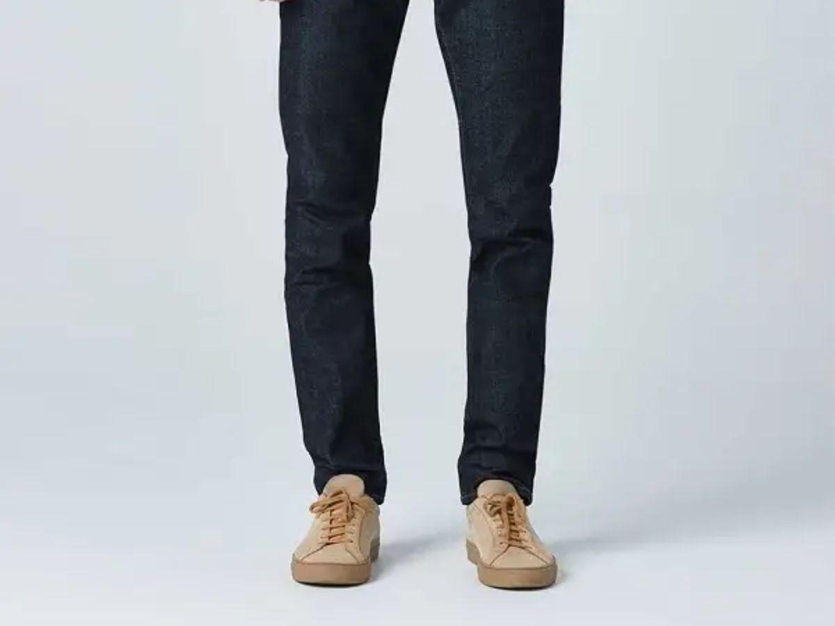 phối quần jeans với giày adidas