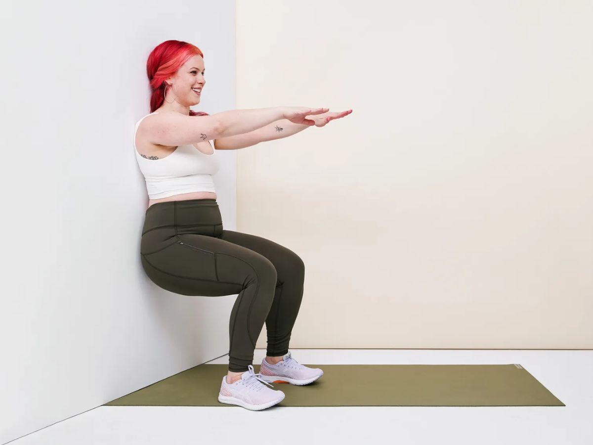 Wall sit and calf raise cải thiện cơ bắp chân và cơ cánh tay hiệu quả 