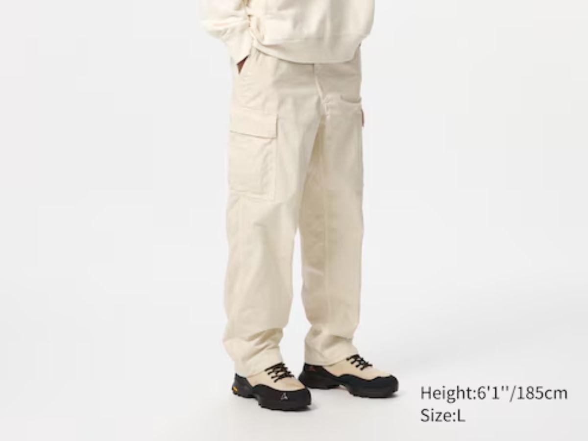 Quần kaki túi hộp của Uniqlo với phong cách tối giản nhất có thể