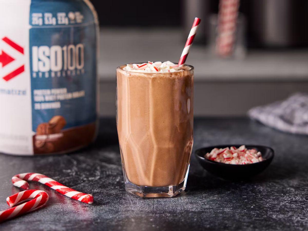 Uống sữa lắc protein trước khi tập gym