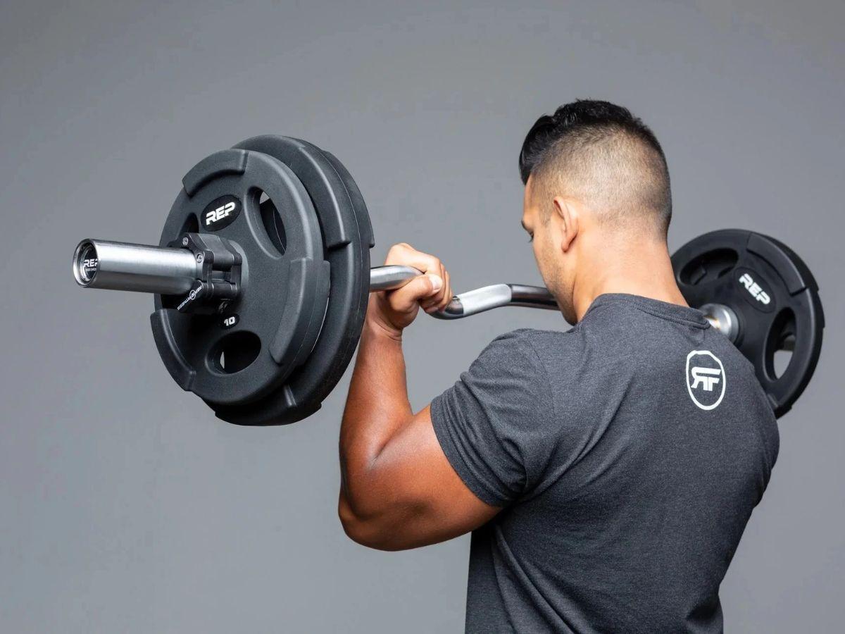 Bài tập gập cẳng tay với tạ đòn (Barbell Curl)