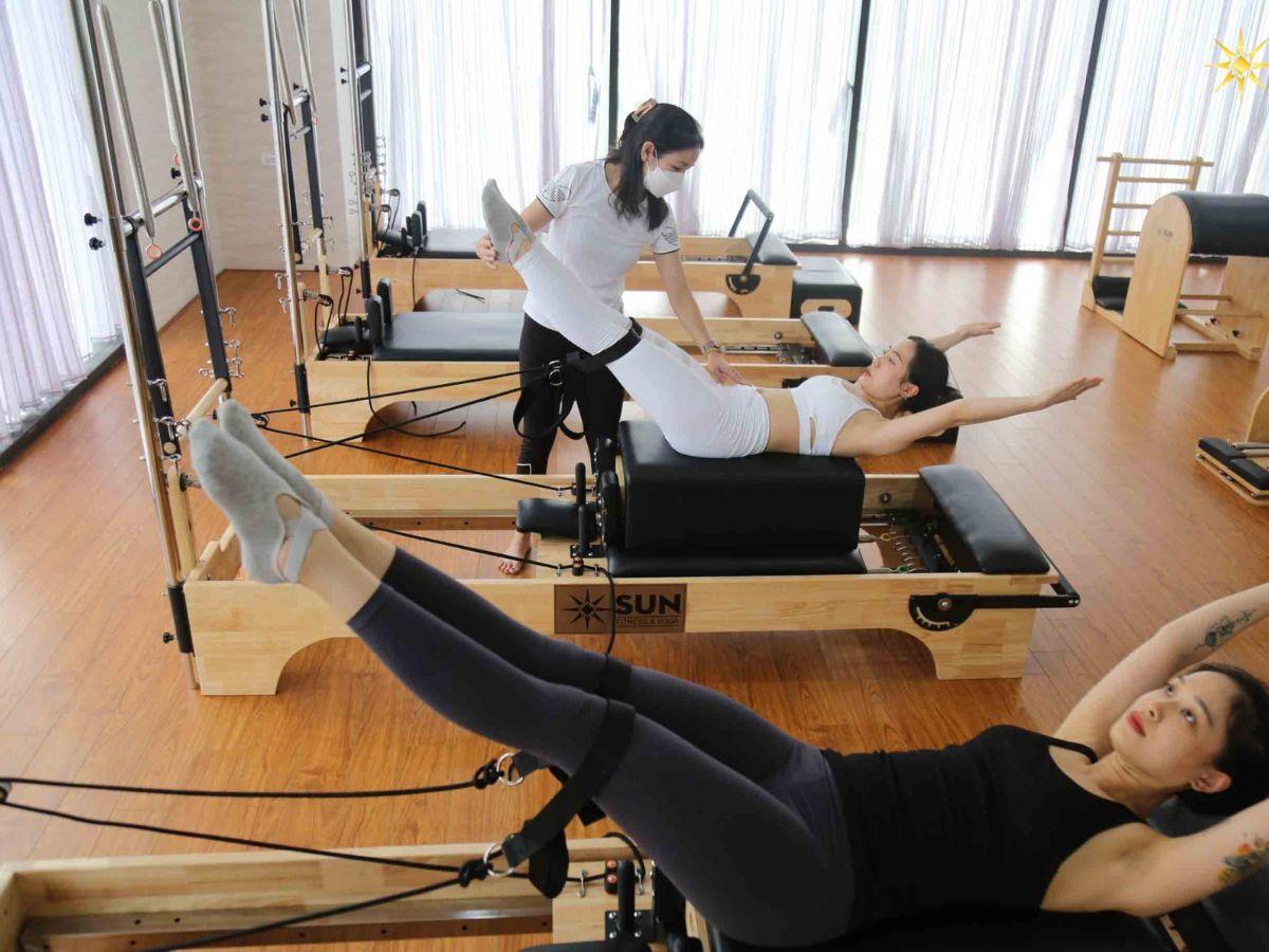 Máy Reformer giúp kéo giãn cơ bắp hiệu quả, tăng cường sự linh hoạt