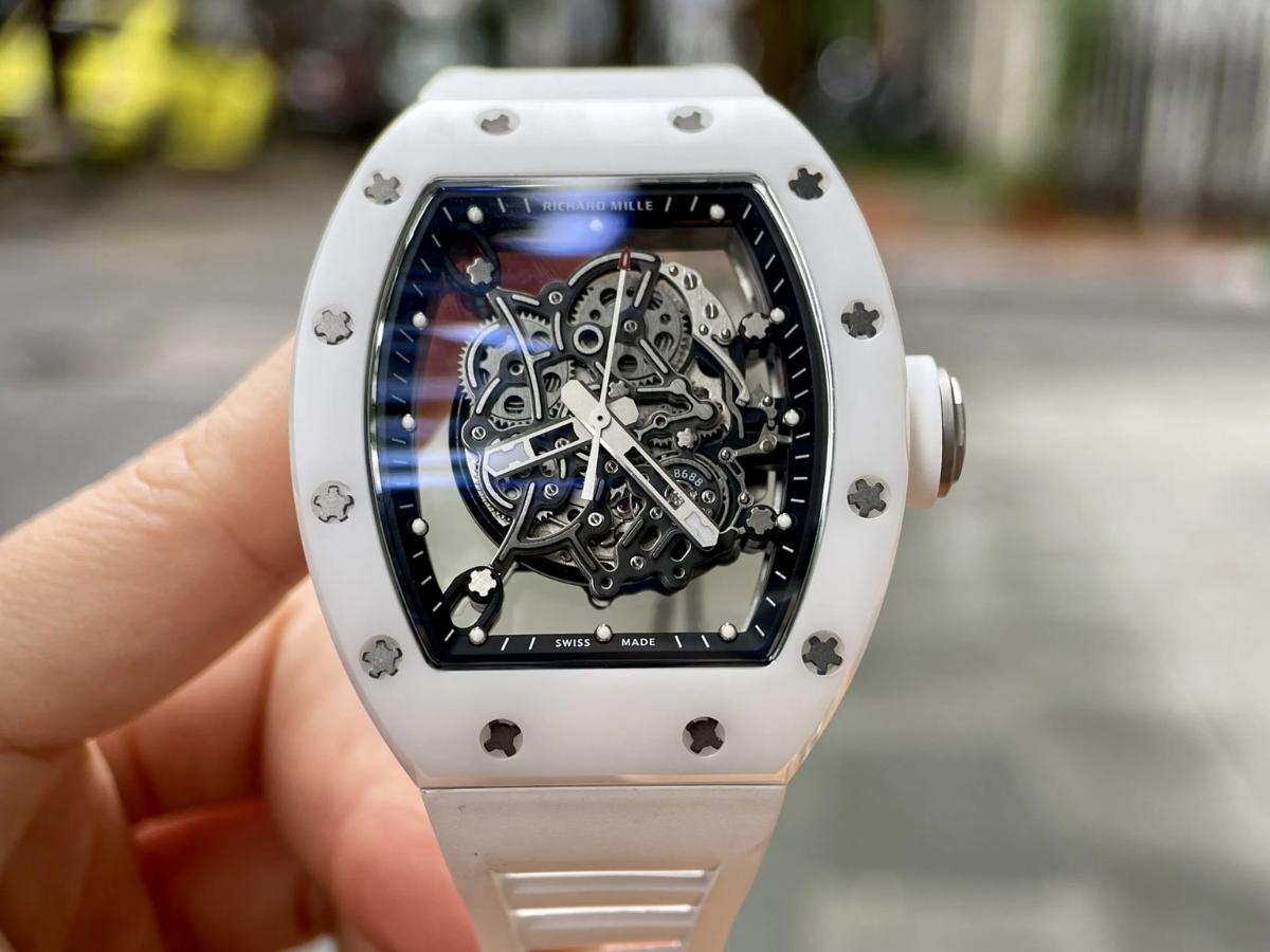 Các mẫu đồng hồ như Richard Mille trong suốt, RM đầu lâu