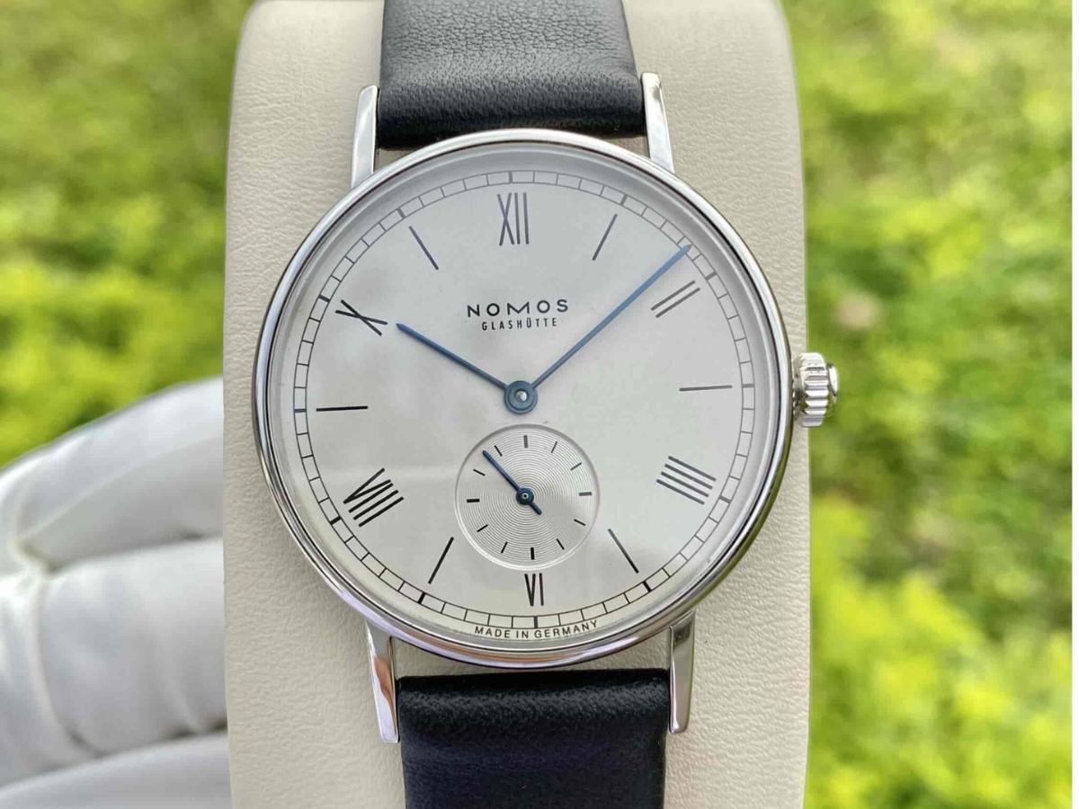 Đồng hồ Nomos Glashutte được biết đến nhờ thiết kế đẹp mắt, đột phá