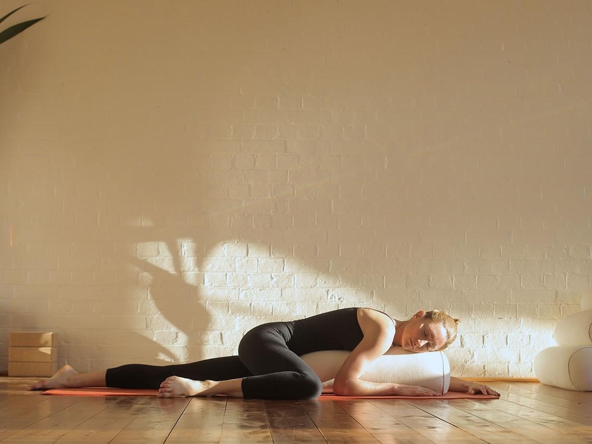 Tư thế chó úp mặt giúp tăng cường lưu thông máu