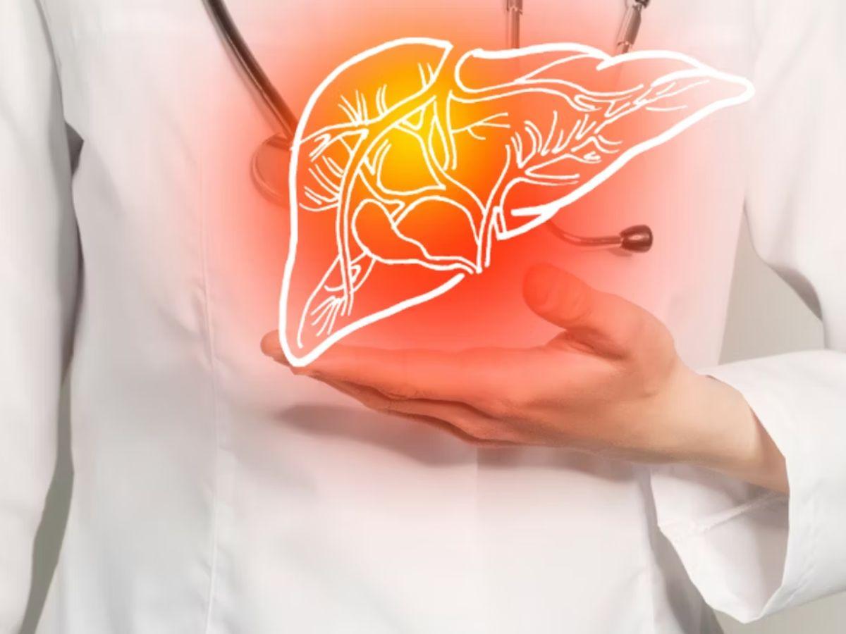 Nguy cơ viêm gan do uống nước hồ bơi