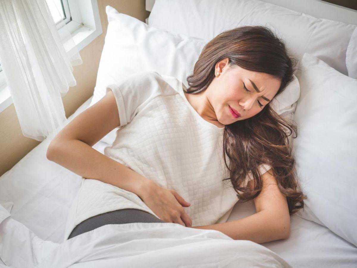 Đau bụng khi uống nước hồ bơi
