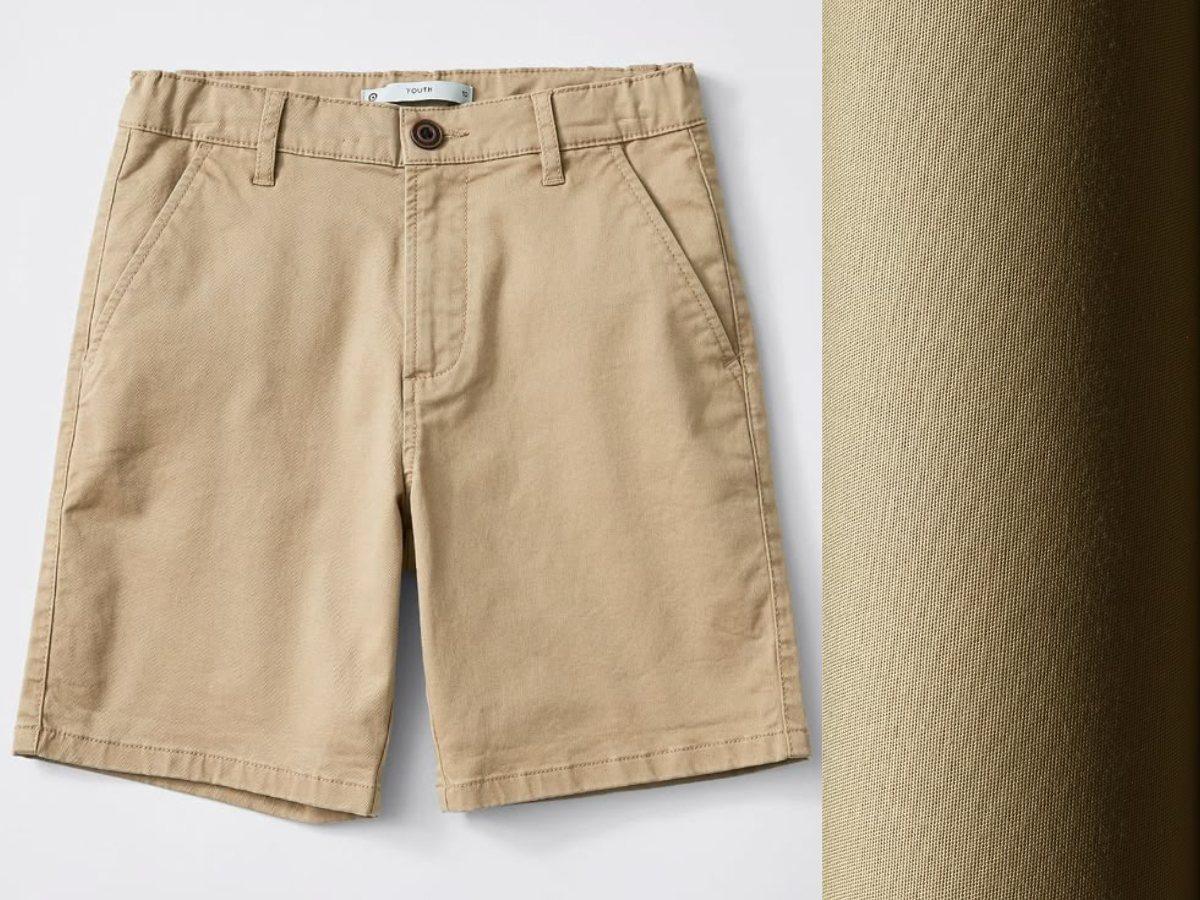 Vải kaki đứng dáng, bền, mang lại vẻ ngoài lịch sự.