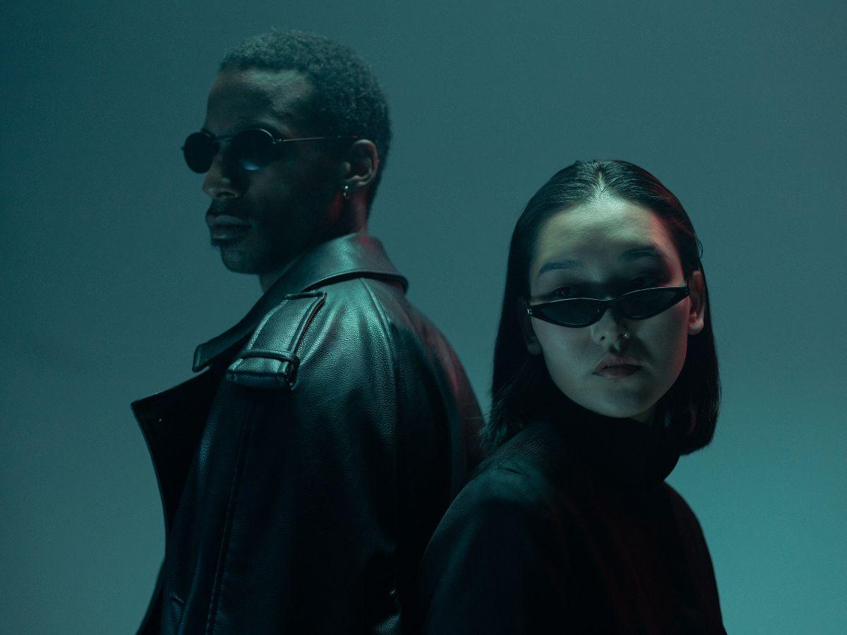 Phối kính râm Matrix cho outfit y2k style