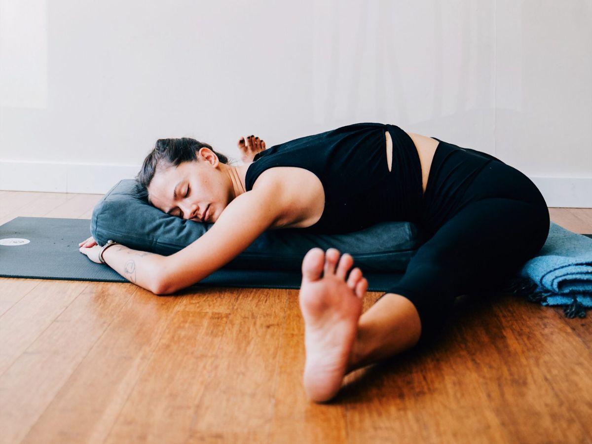 Tập Yin yoga giúp mang lại trạng thái thư giãn sâu, giảm căng thẳng và lo âu