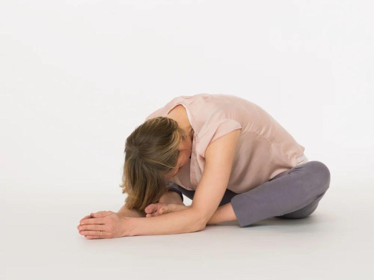 Tư thế cánh bướm - Baddha Konasana