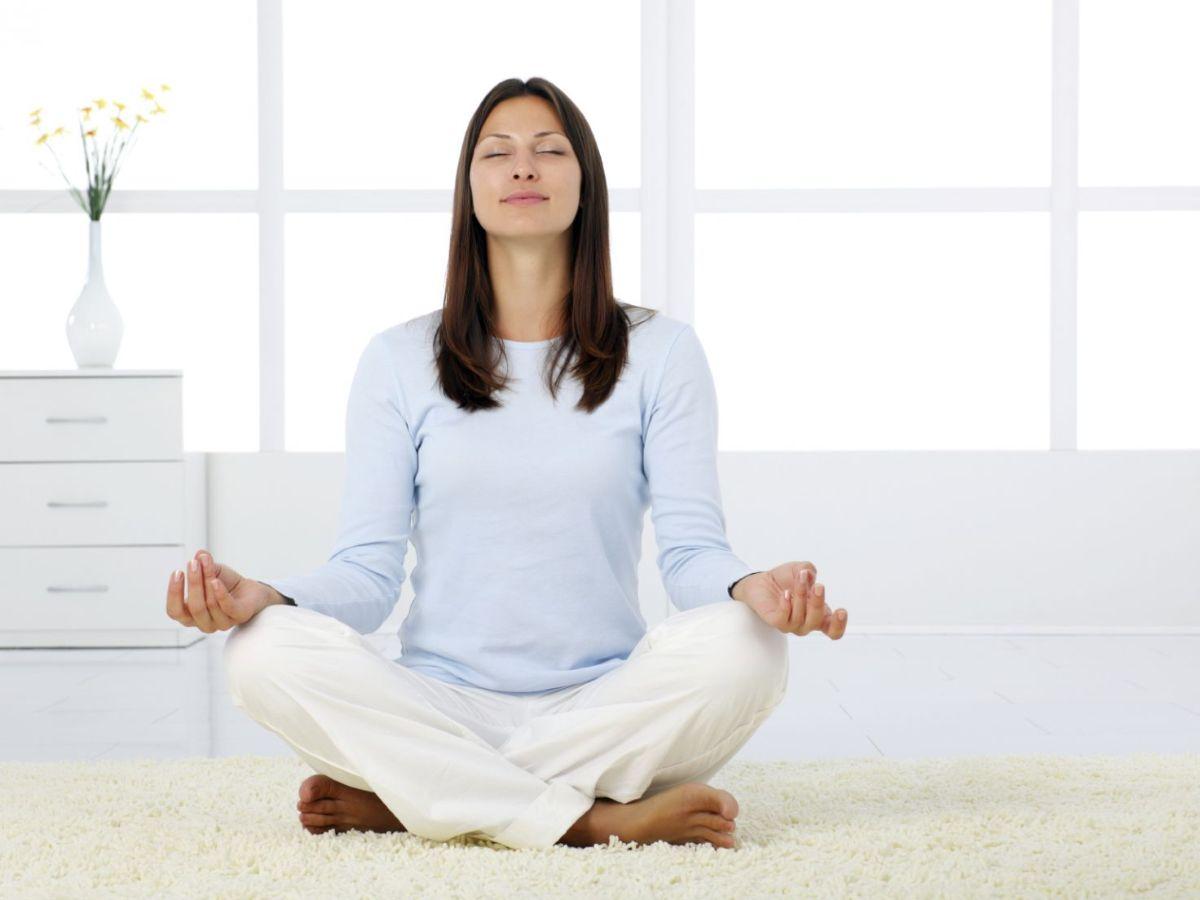 Tắt các thiết bị điện tử như điện thoại, tivi để tạo ra môi trường lý tưởng cho việc thiền định