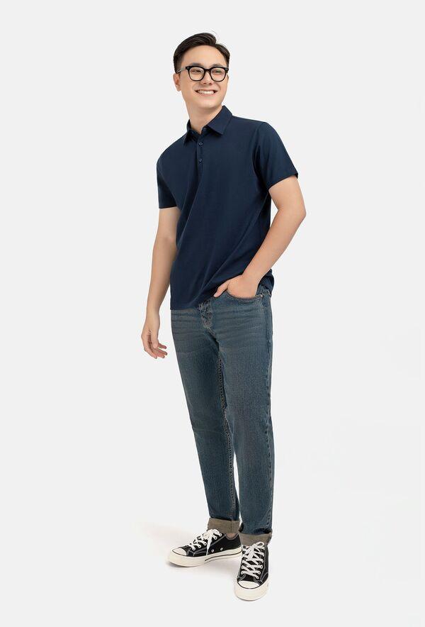 Áo thun có cổ nam sử dụng công nghệ Excool mới của Coolmate là một item cần có trong mùa hè này