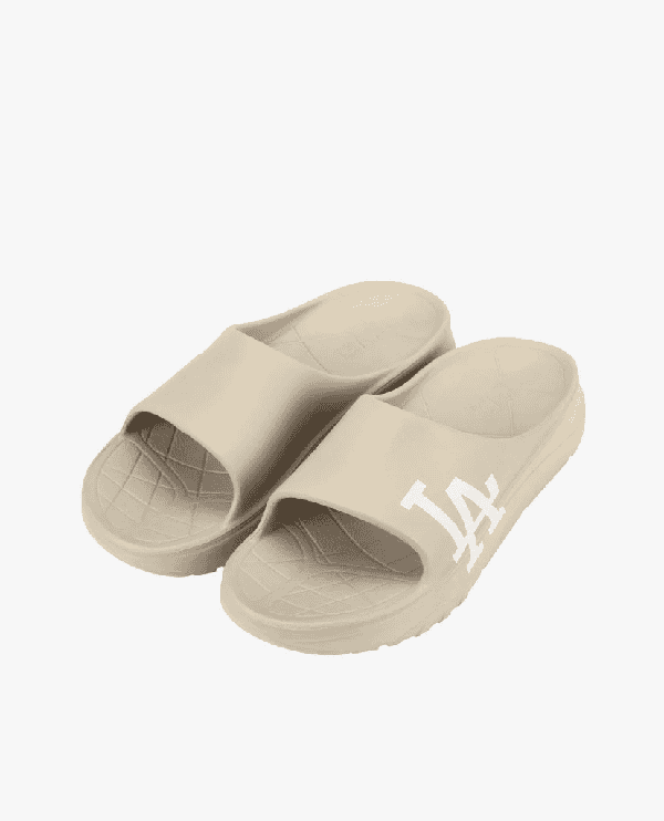 Dép MLB Chunky LA Dodgers ‘Brown’ 32SHHP111-07B được bày bán tại Sneaker Daily