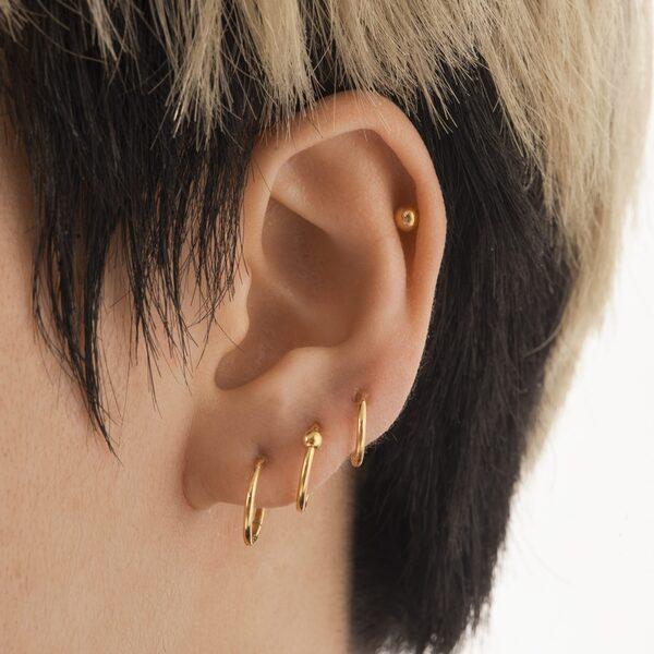 Con trai có thể đeo được nhiều mẫu khuyên tai, miễn là đúng cách. (Nguồn: internet)