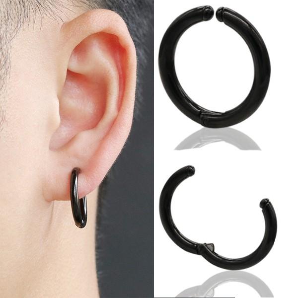 Khuyên tai màu đen mới mẻ và nổi bật. (Nguồn: internet)