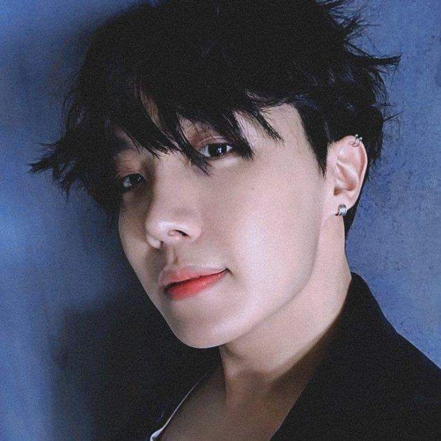 Con trai đeo khuyên tai bên trái có ý nghĩa gì? (Nguồn: Internet)