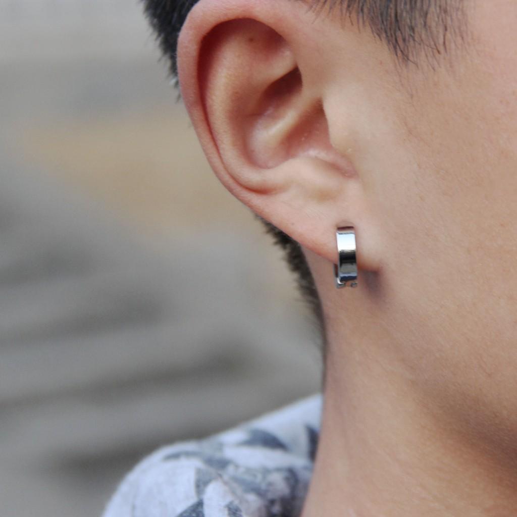 Mẫu khuyên tai tròn trơn quốc dân. (Nguồn: internet)