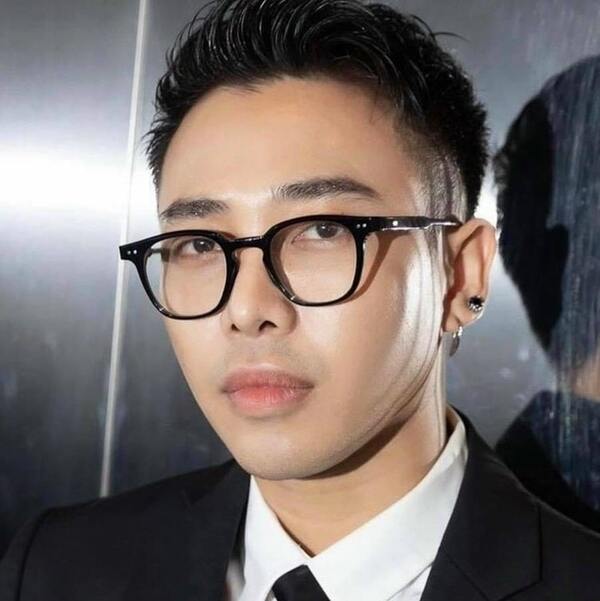 Kiểm tra logo Zeiss trên mắt kính Gentle Monster