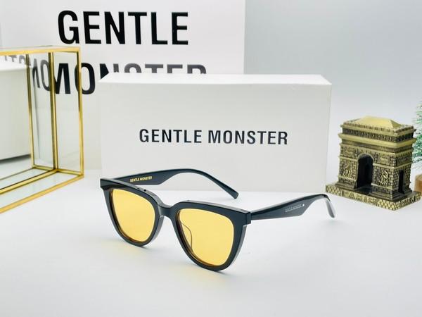 Logo đôi cánh trên kính Gentle Monster