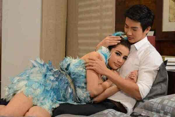 Anh chàng và bạn diễn đã có những màn nhập vai xuất sắc