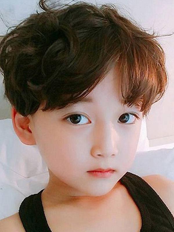 Chọn kiểu tóc phù hợp với bé trai để tạo nên phong cách thu hút