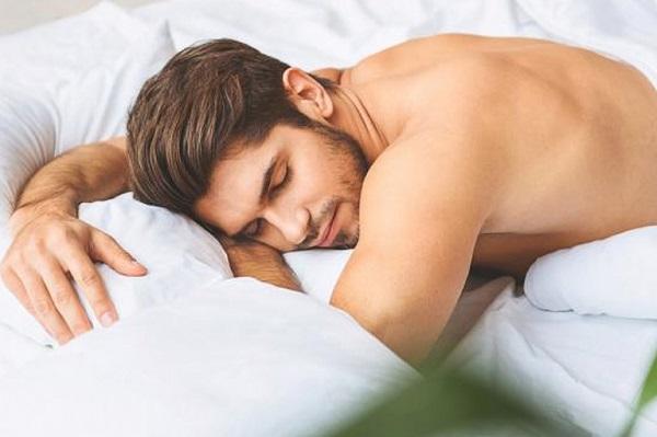 nam giới có nên mặc quần lót khi ngủ