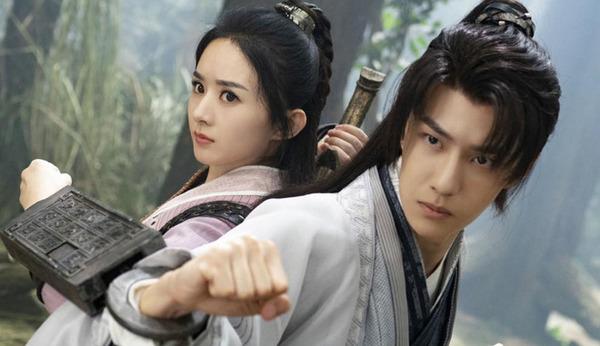 Triệu Lệ Dĩnh và Vương Nhất Bác sát cánh bên nhau