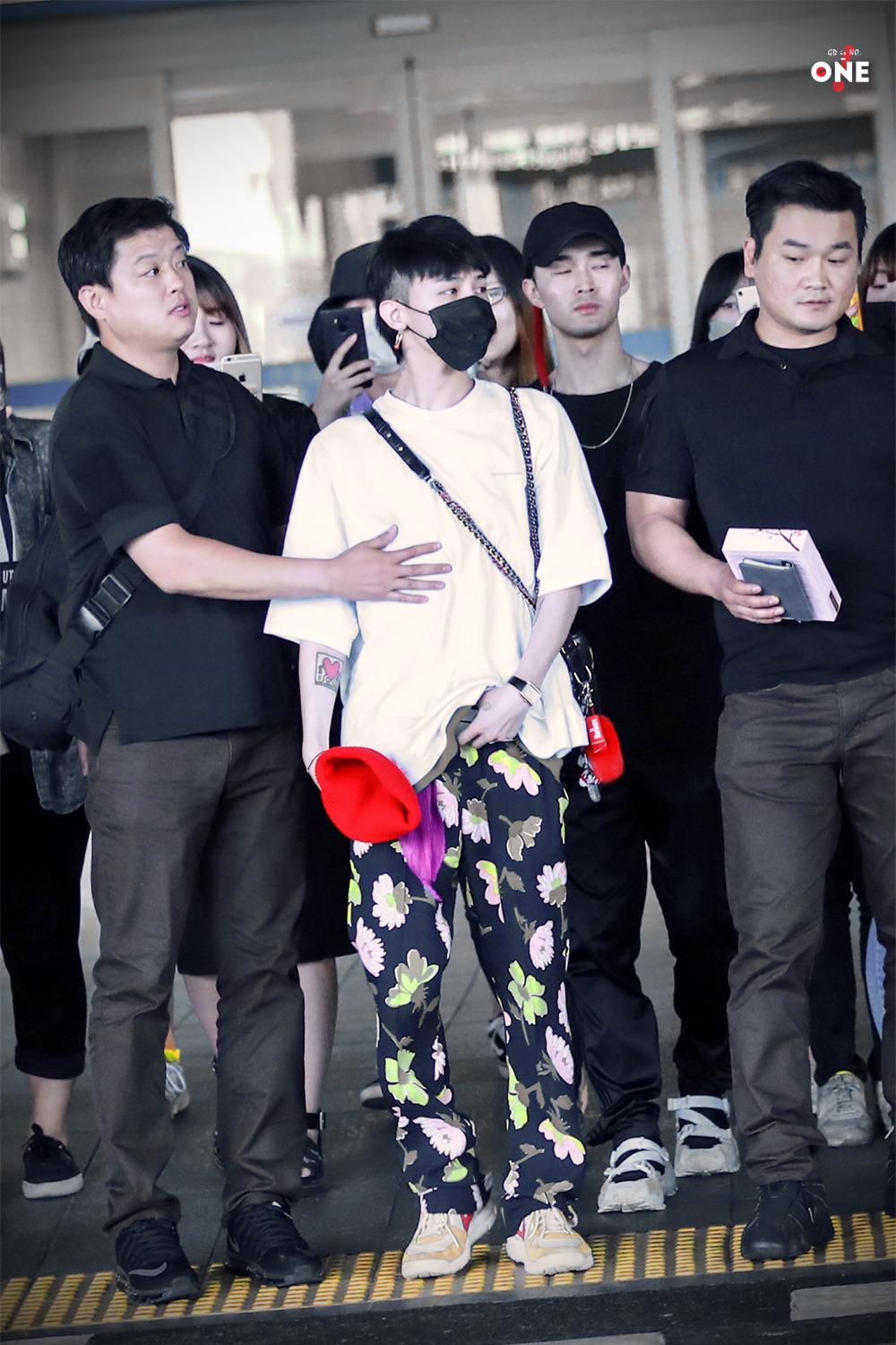 Một bộ đồ tối giản, ưu tiên sự thoải mái nhưng vẫn rất sành điệu và thời thượng. (Nguồn: FCKYEAHGD!) 