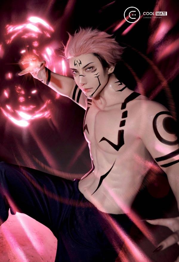 Tóc giả Cosplay thường được làm từ sợi nhân tạo với nhiều màu sắc khác nhau