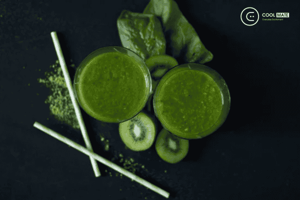 Smoothie kiwi matcha cải bó xôi detox đẹp da