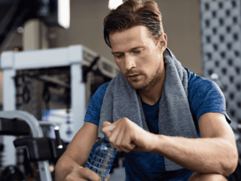 Một vài biện pháp chăm sóc da trước và sau khi tập thể dục cho chàng